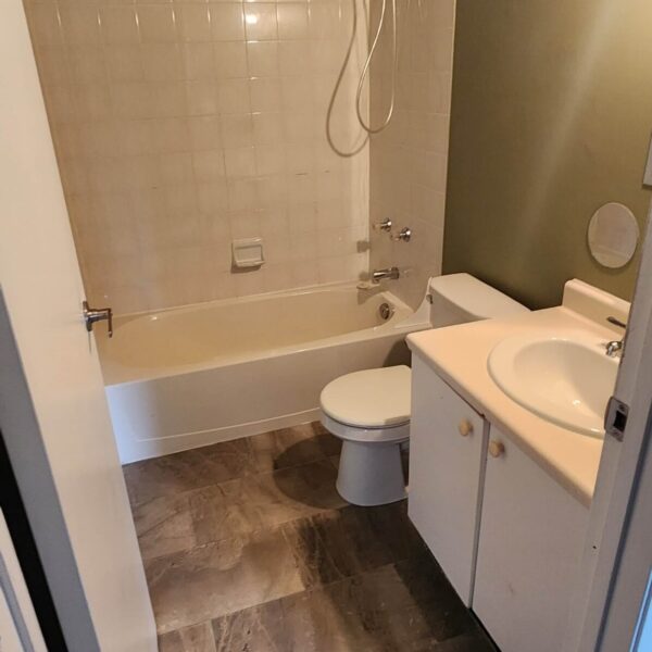 #312 - 1050 Braidwood (7)