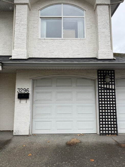 3296 (upper) Harriet Road, Victoria